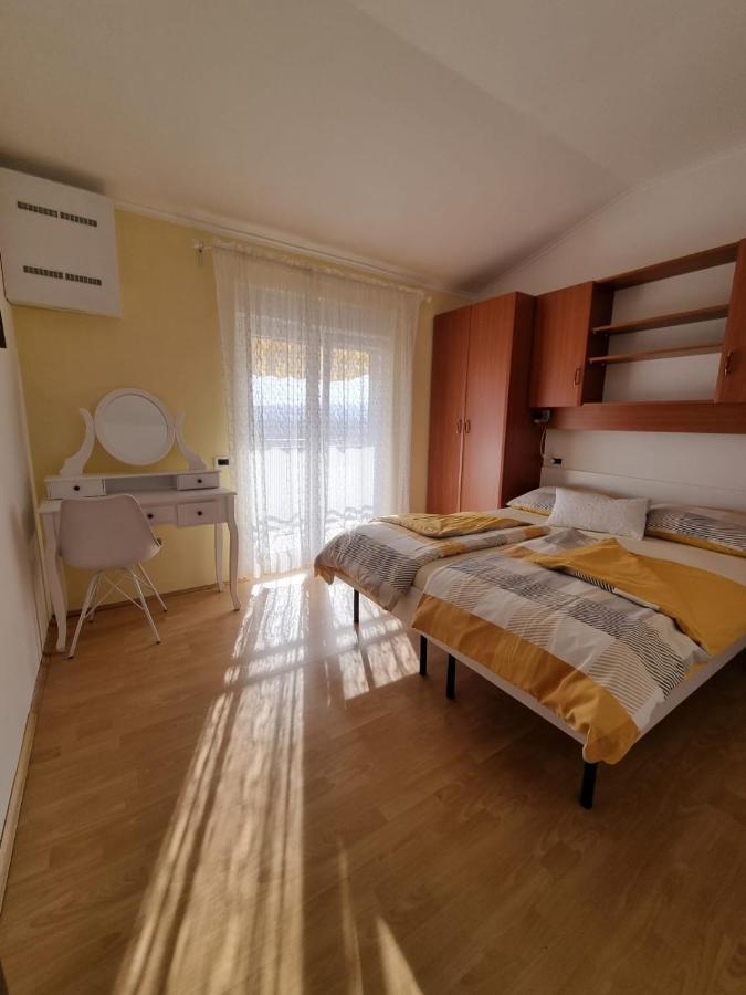 Apartments Jann Krk Town Exterior photo